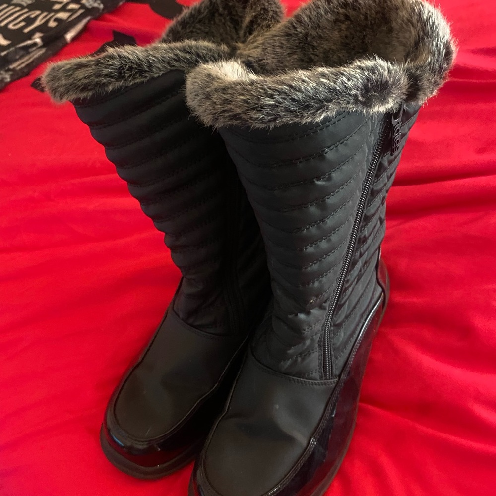 Women’s fur boots